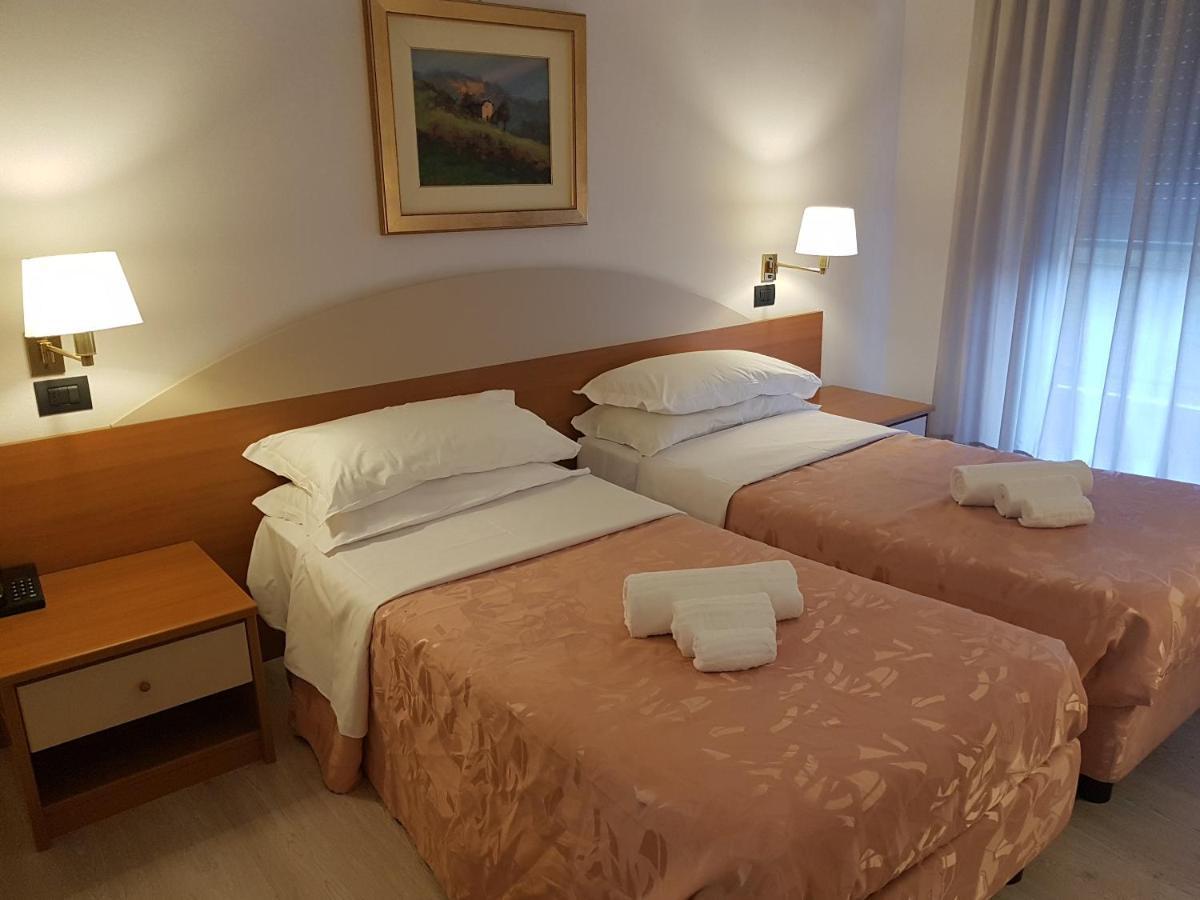 Roero Park Hotel Sommariva Perno المظهر الخارجي الصورة