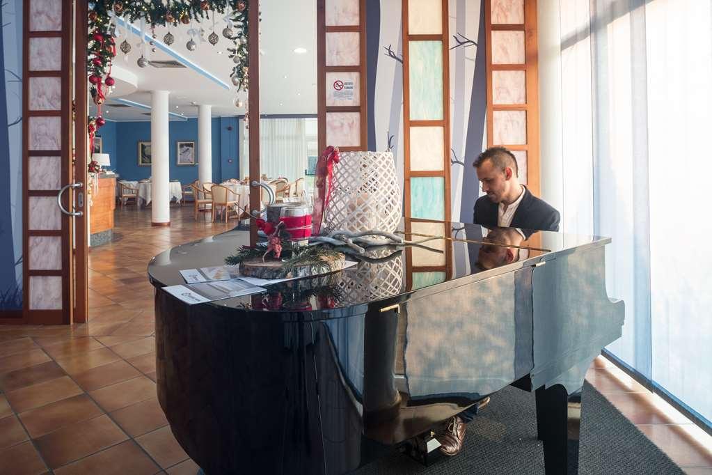 Roero Park Hotel Sommariva Perno المطعم الصورة